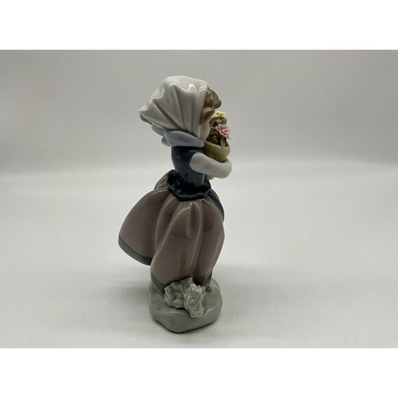 Vintage Lladro Spring Is Here Girl With Basket of Flowers 6.75" Figurine #5223 - Picture 14 of 16